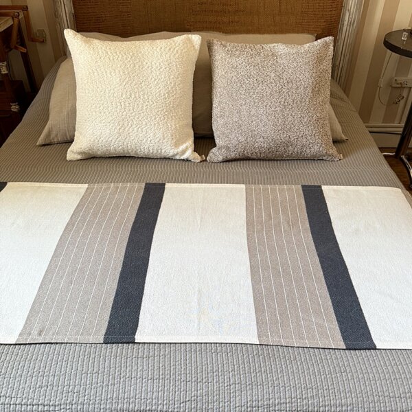 MAITE LINO PIE DE CAMA