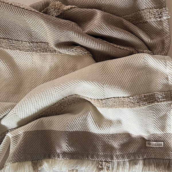 ARETHA BEIGE PIE DE CAMA XL